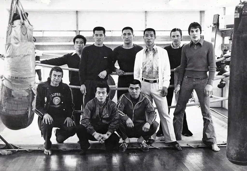 Christian Tissier a Mejiro Gymben Shima Mitsuo és Fujiwara Toshio társaságában (1970).