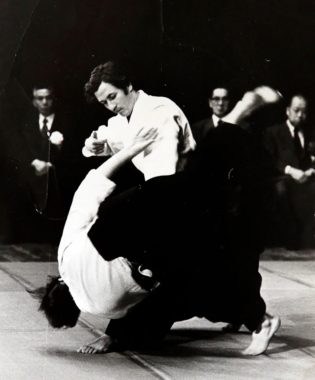 Christian Tissier bemutatója a Hibiya városházán az All Japan aikido demonstráción a francia nagykövet jelenlétében (1975. június).