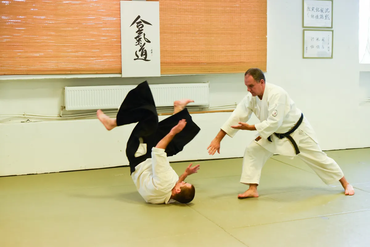 aikido gurulás a dojoban