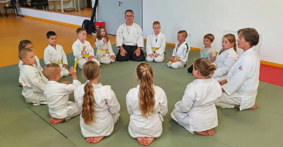 anya két gyerekkel kép