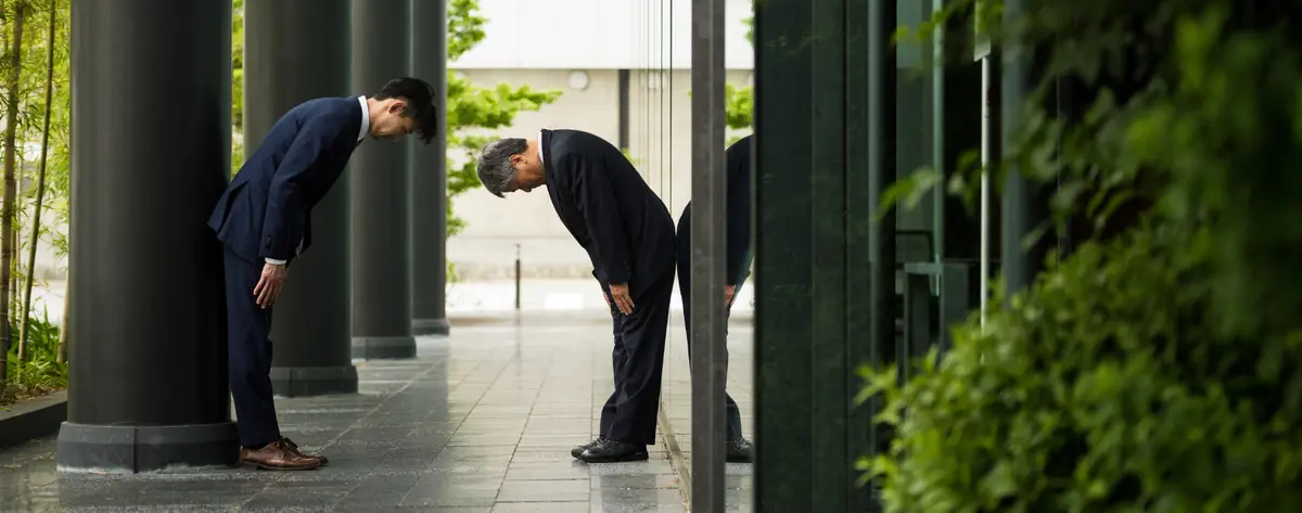 Japán üdvözlés, nagyobb távolság tartás