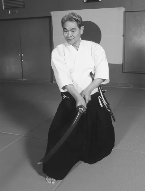 Shoiji Nishio Aikikai Aikido Shihan Toho Iai-t gyakorol